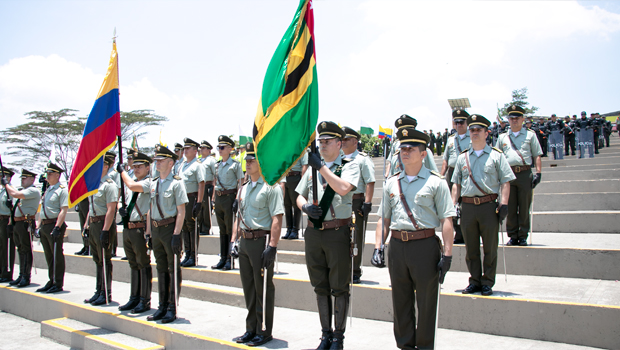 Hombres y mujeres Polic&iacute;as del Departamento de Santander