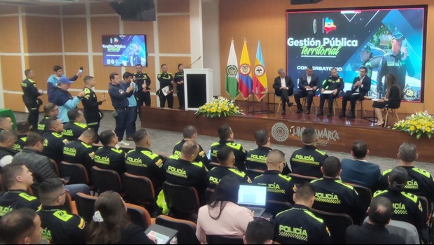 Conversatorio "Gesti&oacute;n P&uacute;blica Territorial con enfoque comunitario para la construcci&oacute;n de paz" en la ciudad de Bogot&aacute;, auditorio de la Gobernaci&oacute;n de Cundinamarca.
