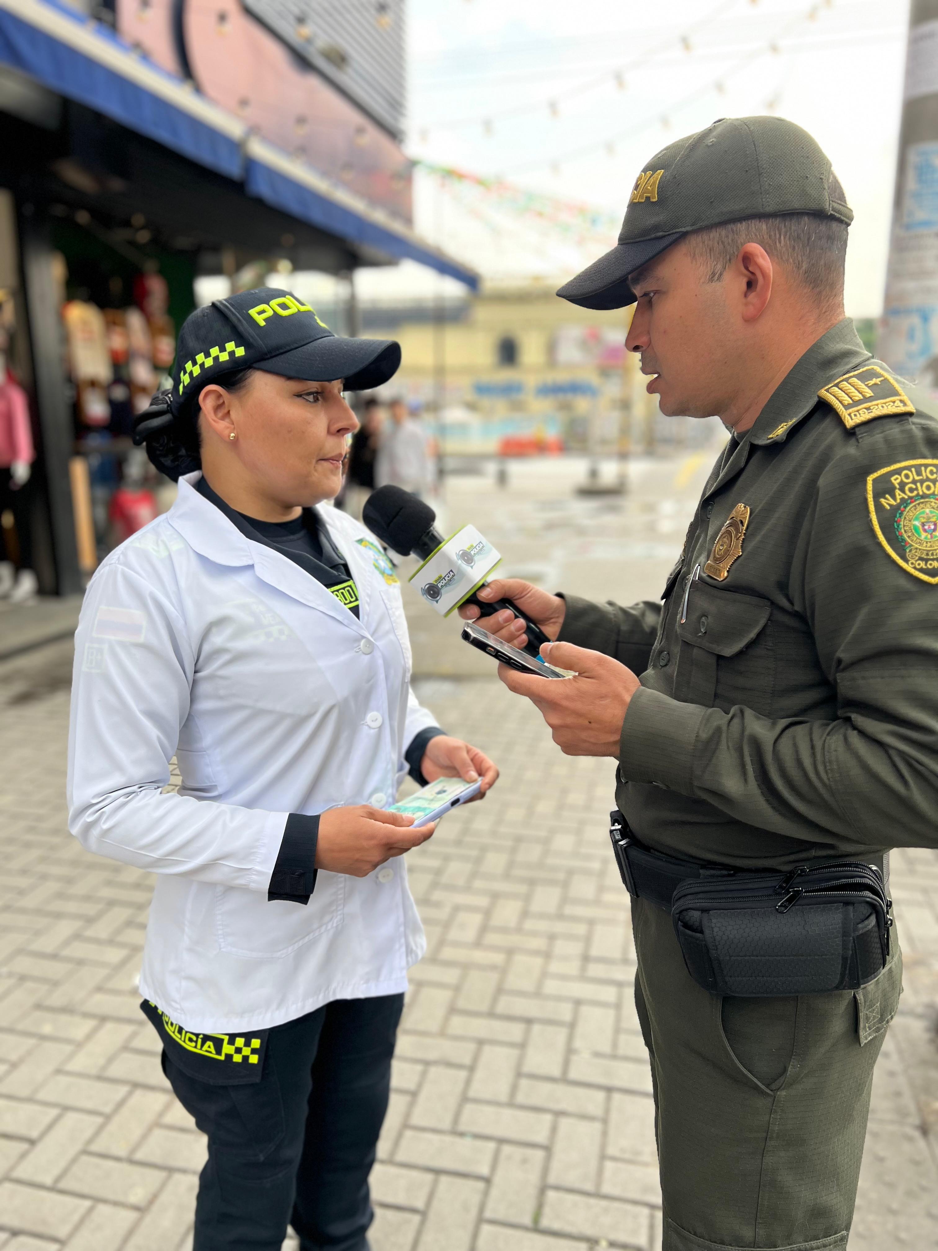 Funcionarios de radio polic&iacute;a