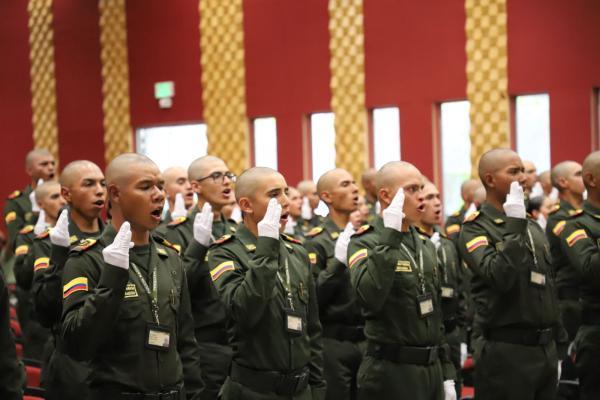 Defender la bandera como símbolo sagrado 