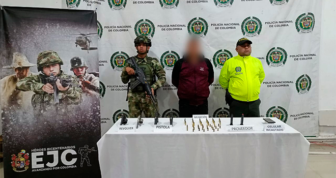 Cae en montería hombre con 04 armas de fuego