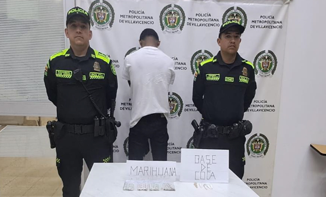 Capturado con  20 cigarrillos de marihuana y 05 tubos plásticos