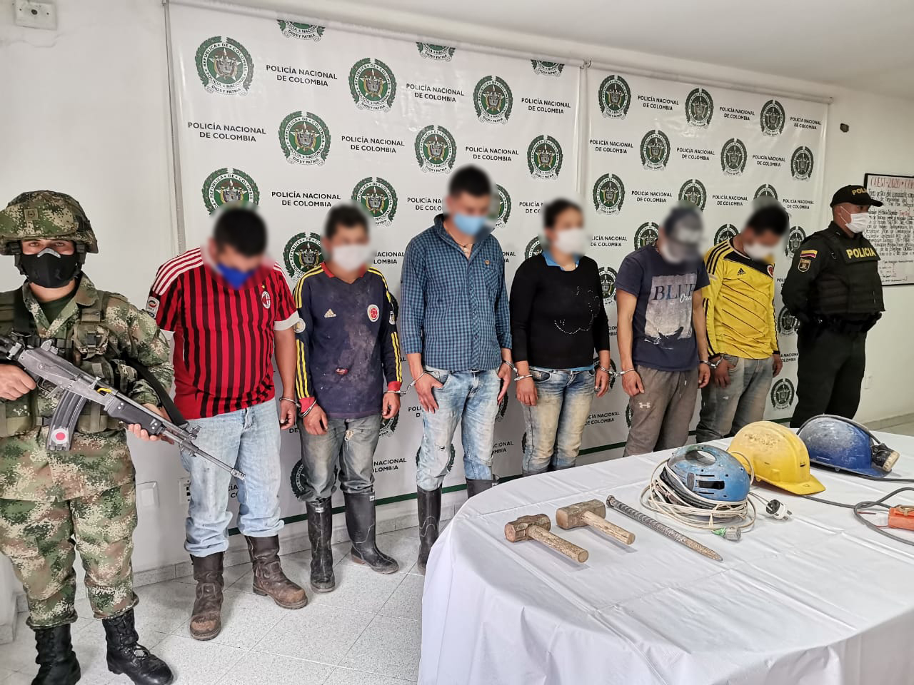 11 CAPTURAS   POR EXPLOTACIÓN ILICITA DE YACIMIENTO MINERO 3