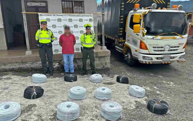 Ocultos en un camión que transportaba material reciclable