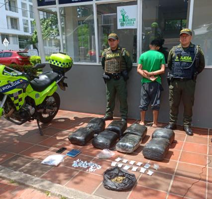 Un hombre simulaba ser reciclador y portaba sustancias alucinógenas.