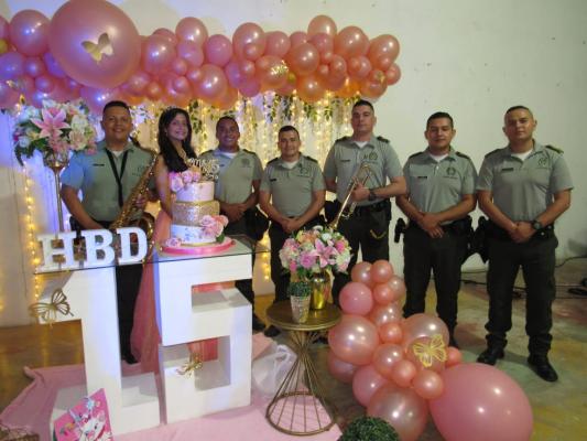 Génesis celebro sus Quince Años en compañía de la Policía Nacional