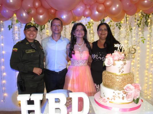 Génesis celebro sus Quince Años en compañía de la Policía Nacional