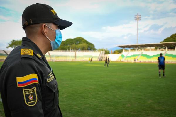 Transformación policial con jóvenes barristas del equipo América de Cali.
