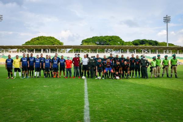 Transformación policial con jóvenes barristas del equipo América de Cali.