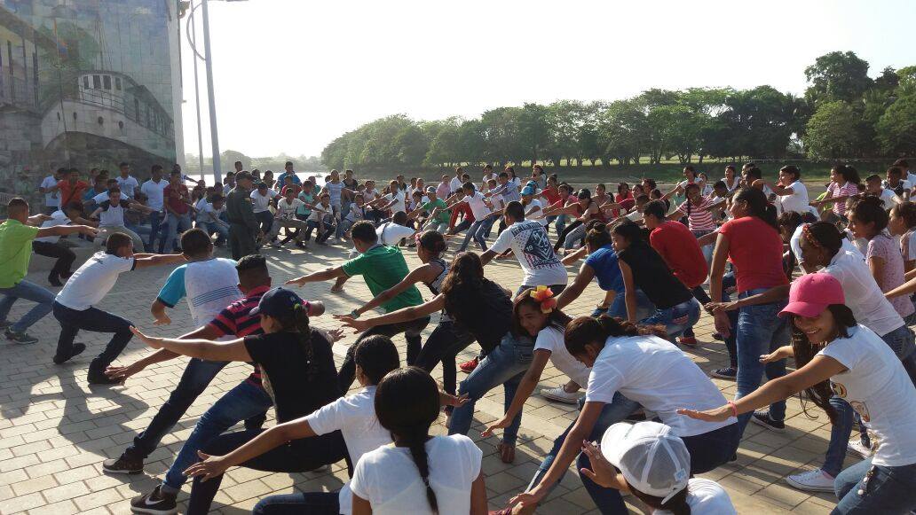 Policía en córdoba realiza jornada de rumba terapia