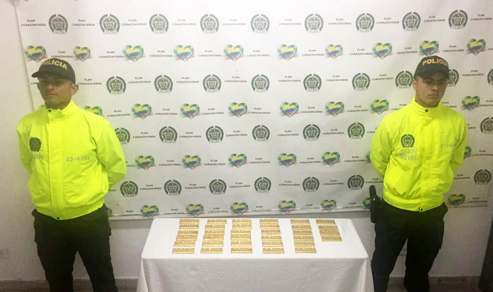 Policía incautó 34 lingotes de oro 