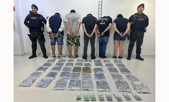 Durante el operativo fueron capturadas cinco personas, cuatro de ellas por tráfico de estupefacientes y una por cohecho