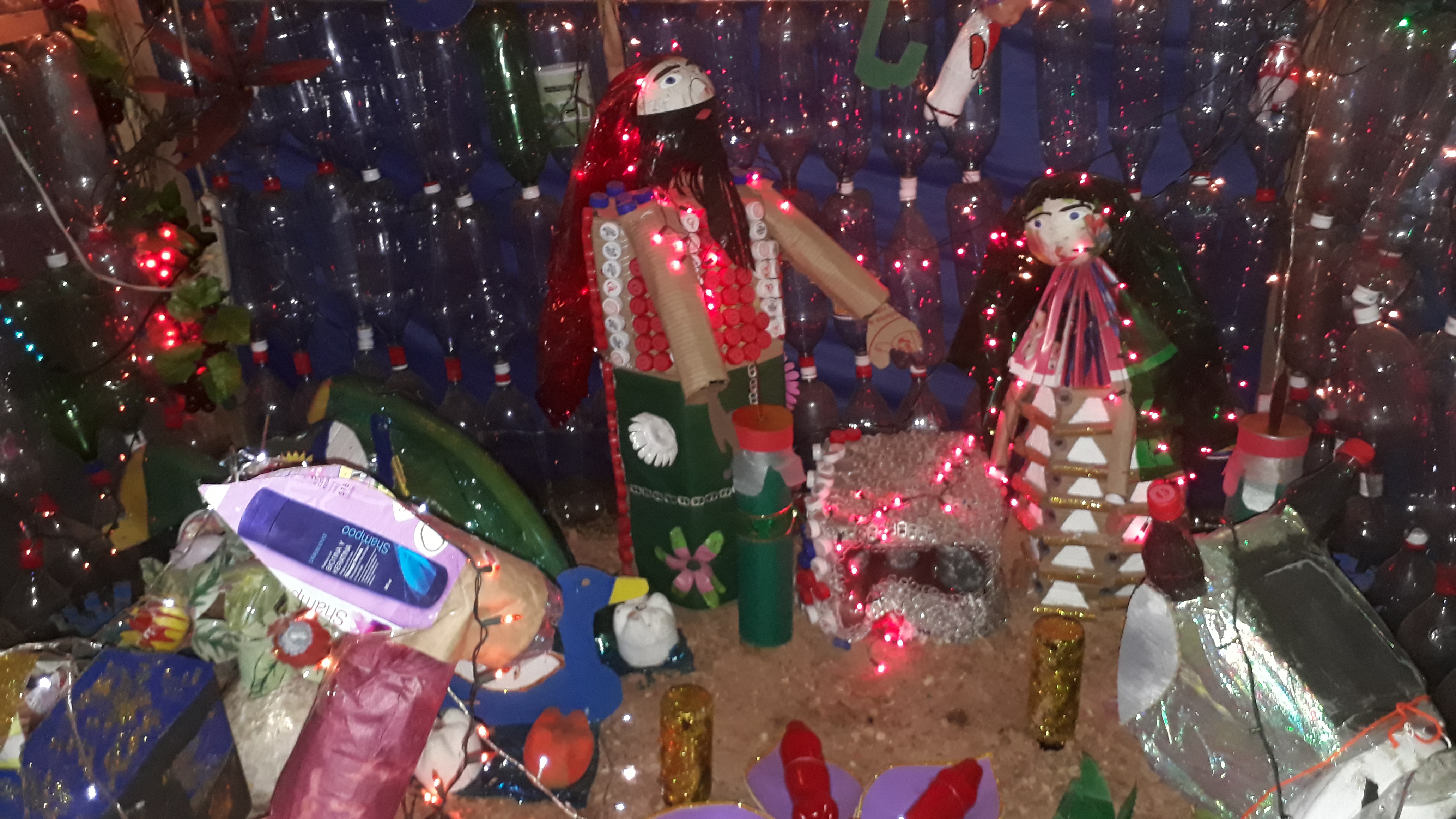 La Policía Nacional en el amazonas organiza el concurso de pesebres