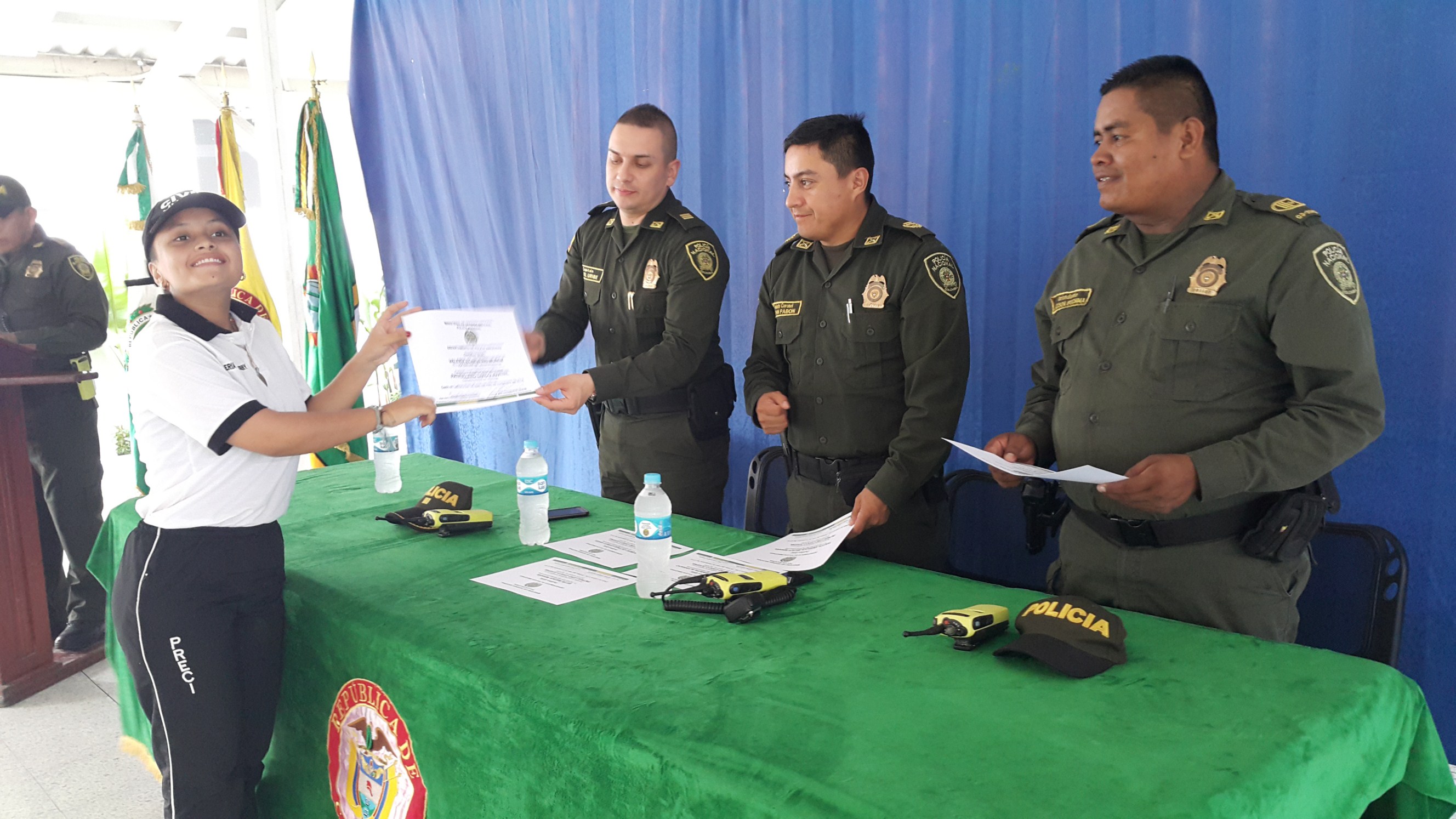 niños de la Policía Civil Juvenil para Leticia