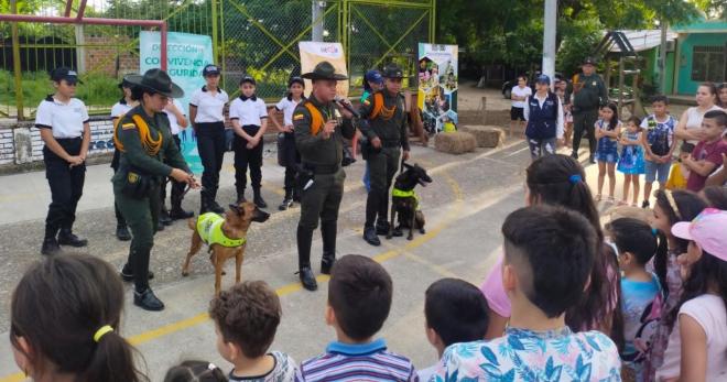 "Nacha y Kenrry" perros policías