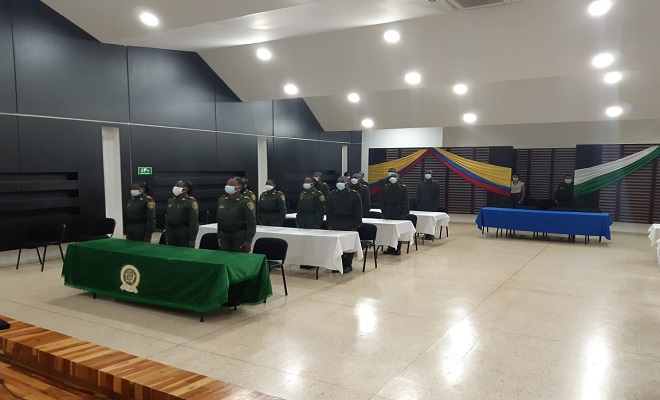 Ceremonia de juramento de bandera de auxiliares de policía