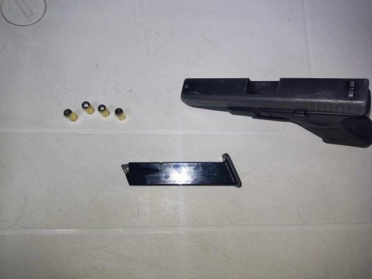 Arma de fuego tipo traumática con munición modificada