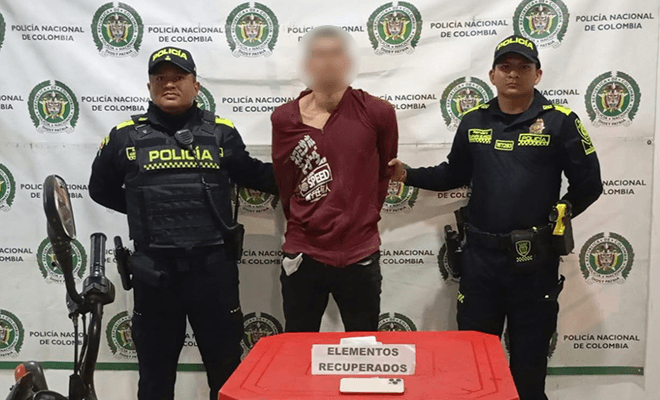 La pronta información ciudadana y la rápida acción de la patrulla de vigilancia permitieron la captura de esta persona.