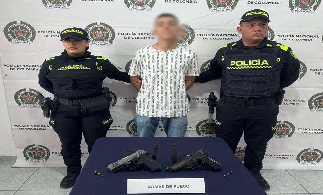 captura de un sujeto quien se movilizaba en una motocicleta con dos pistolas traumáticas y municiones