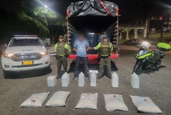 Captura e incautación de insumos líquidos y sólidos utilizados para el procesamiento de narcóticos 