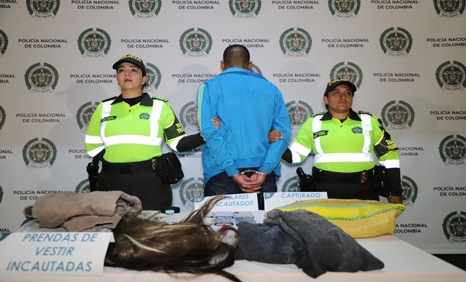 Policías con peronsa capturada en Backing Institucional 