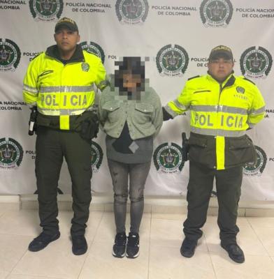 mujer capturada en hechos ocurridos en el sector del parque Rumipamba.