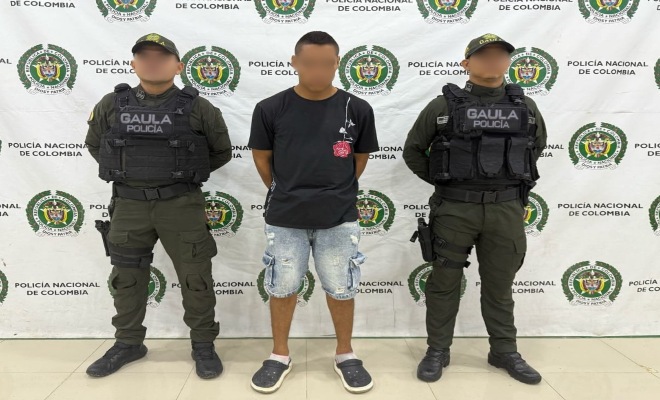 Capturado en el momento en que recibía un sobre con un millón de pesos ($1.000.000), dinero exigido a una víctima a cambio de no divulgar material íntimo de esta en redes sociales