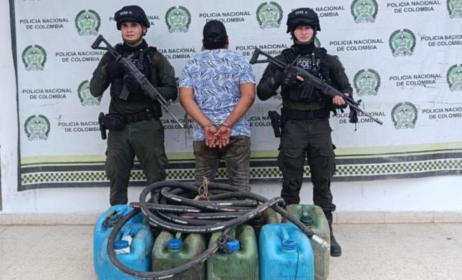 Durante la intervención, La Policía Nacional incauto 72 galones de gasolina.