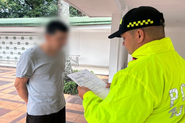 Capturado mediante orden judicial por delitos sexuales.