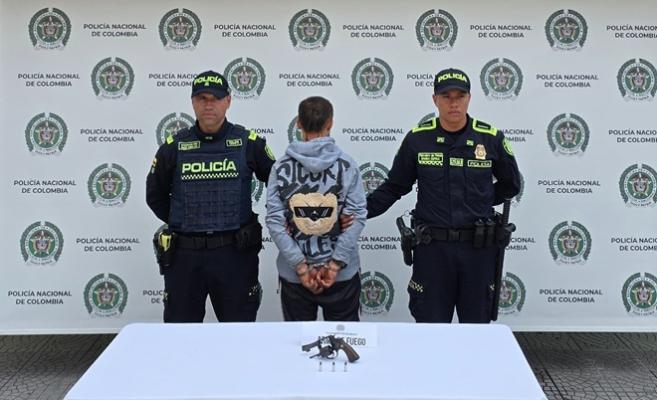 Dos policías y un ciudadano por porte de armas de fuego