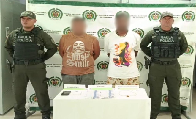 Dos polic&iacute;as y dos capturados por presunta extorsi&oacute;n