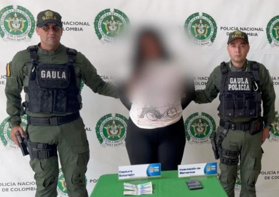Se capturó a una mujer por el delito de extorsión 