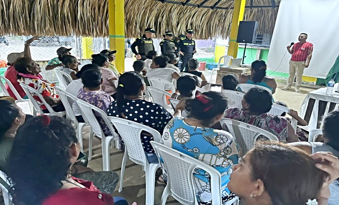 Encuentro comunitario en el barrio Julio Manzur