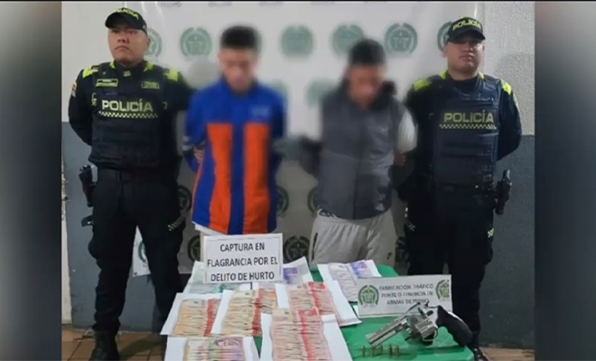 Dos hombres capturados en flagrancia por hurto en establecimiento comercial 