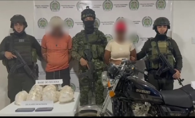 Captura en flagrancia de dos personas por el delito de tráfico, fabricación o porte de estupefacientes.