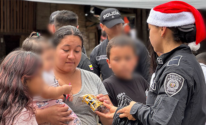 Con regalos, llegamos al barrio Triunfemos por La Paz