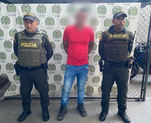 Efectivos de la Policía logran la captura de sujeto buscado por homicidio y porte ilegal armas 