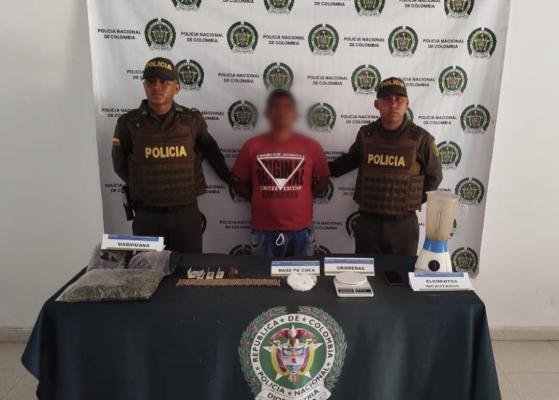 El capturado y los elementos incautados fueron dejados a disposición de la Fiscalía