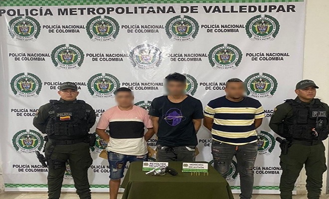 Mediante oportuna reacción policial, fueron detenidas tres personas por el delito de tráfico, fabricación y porte ilegal de armas de fuego