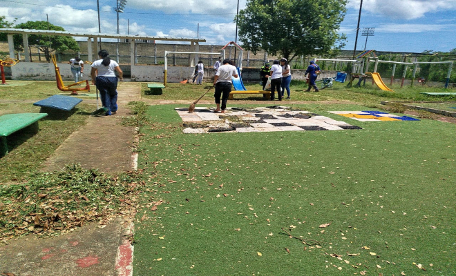 En sus tiempos libres, corrían a explorar cada rincón, a deslizarse por los toboganes, a columpiarse hasta tocar el cielo (1)