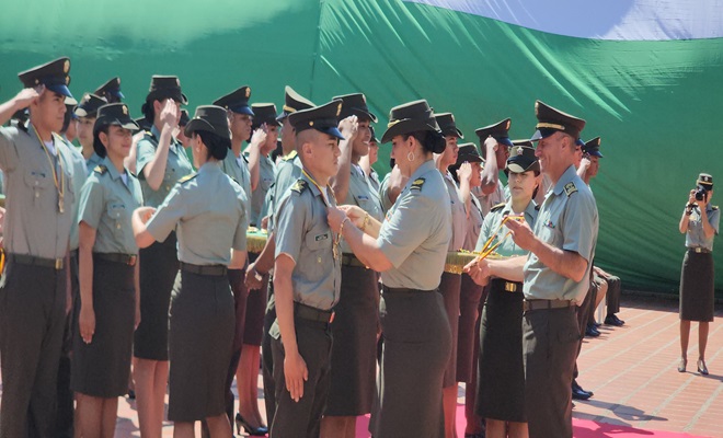 Entrega placas policiales 
