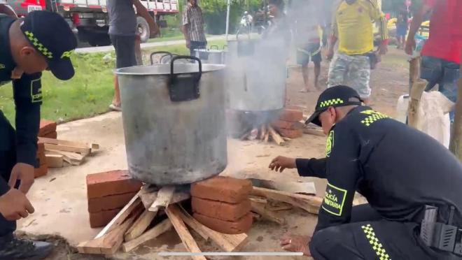 Esa tarde, mientras el sancocho hervía, alguien juró haber visto al río detenerse para escuchar