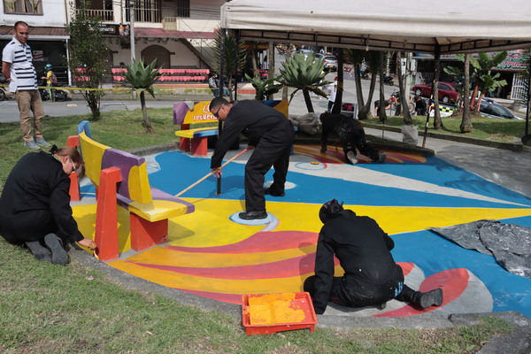Durante varias semanas se realizaron jornadas de sensibilización y pedagogía, lideradas por los estudiantes de la Escuela de Carabineros Alejandro Gutiérrez. #Manizales