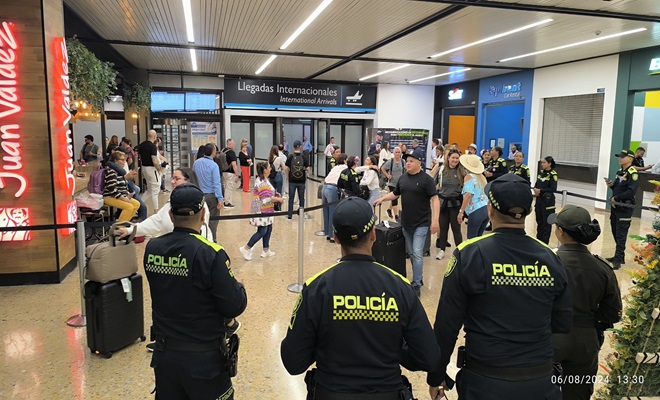 Grata sorpresa se llevaron los turistas en su llegada al aeropuerto internacional José María Córdova