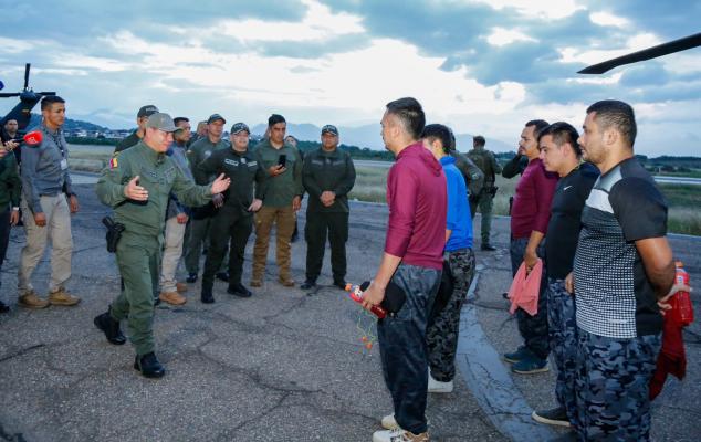 Nuestros polic&iacute;as vuelven a casa