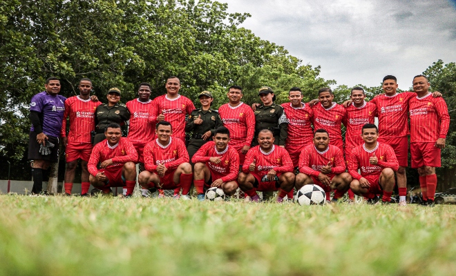 En Montería, la Policía fortalece lazos con la comunidad en un vibrante partido amistoso.
