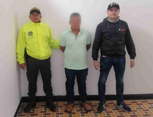 habría accedido a la menor en más de cuatro ocasiones
