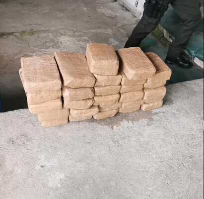 Base de coca fue hallada en un vehículo 