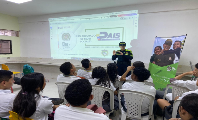La Policía Nacional no solo educa, sino que también tiende una mano amiga, recordando a estudiantes y docentes que siempre hay canales de ayuda disponibles (1)