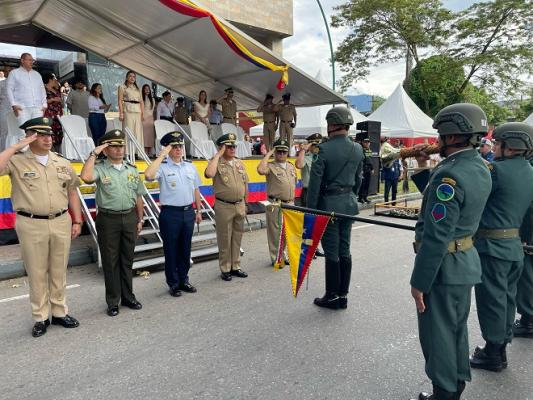 La Policía Nacional en el Meta engalana el desfile del 20 de Julio  